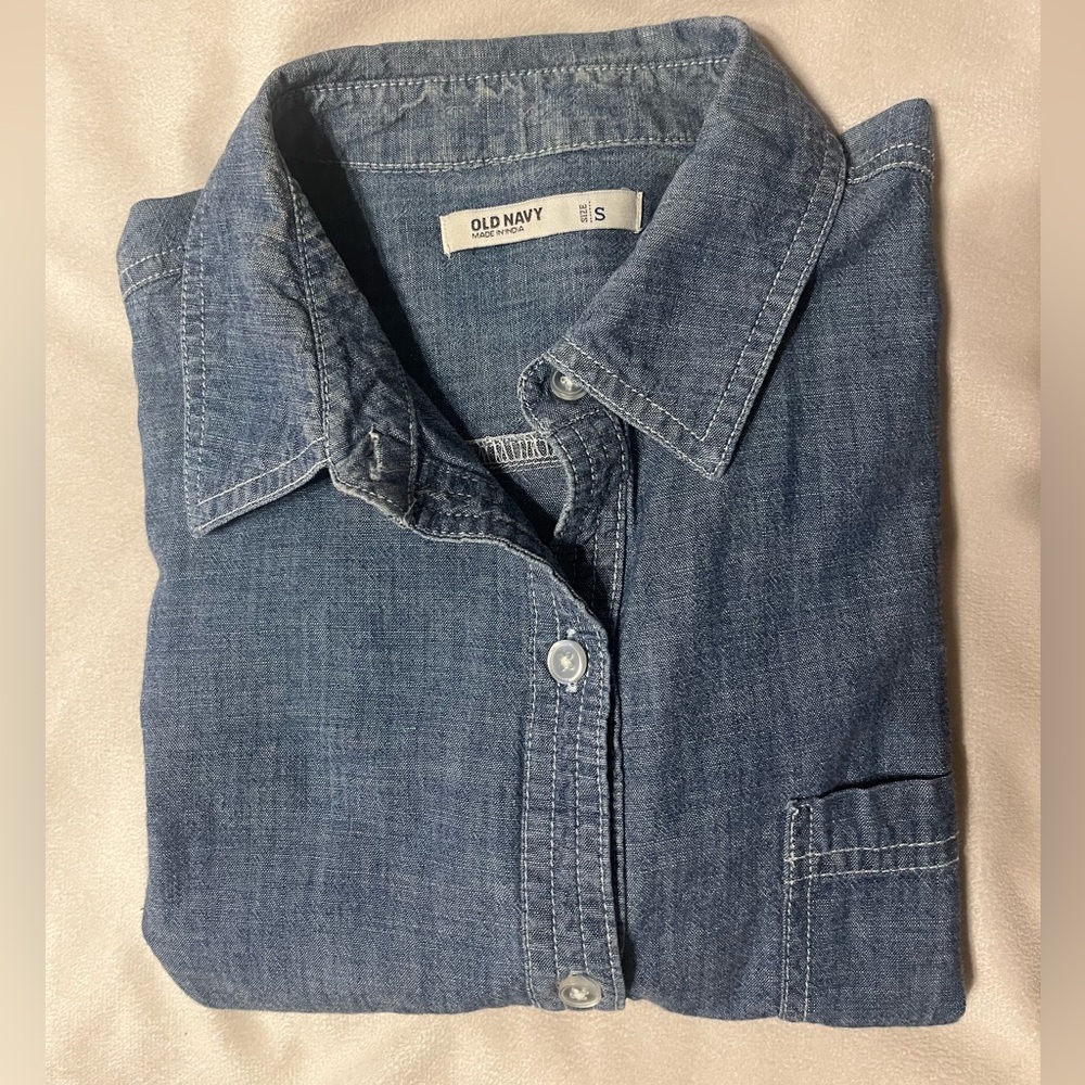 Old Navy S Chambray Button up Shirt